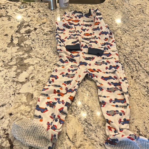 Lot of boys size 5T pajamas - Picture 3 of 11